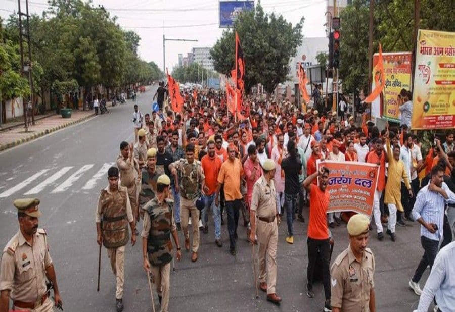 यूपीः जातीय रैलियों पर ही क्यों, धार्मिक जुलूसों पर रोक क्यों नहीं