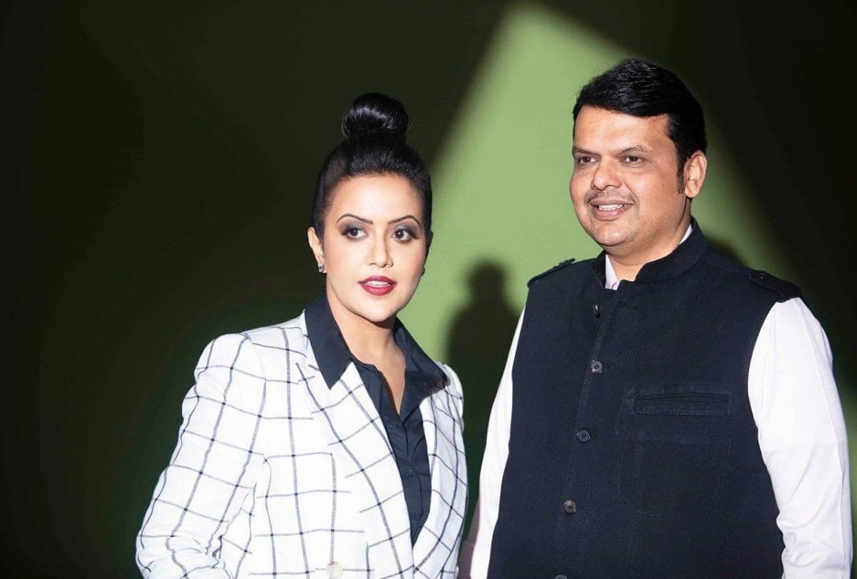 अमृता फडणवीस के गरबा वाले बयान के बाद VHP मुस्लिम बैन की मांग पर अड़ी, फँसी बीजेपी!
