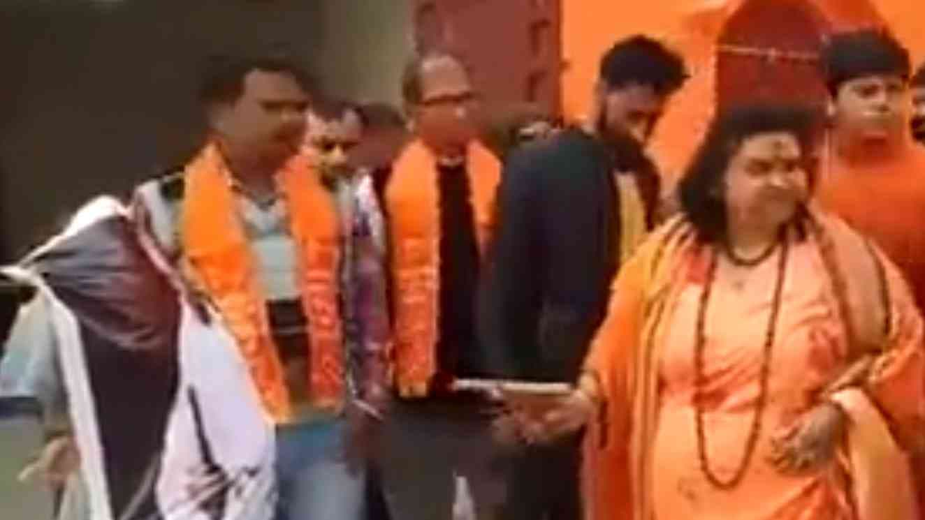 गाँधी के पुतले पर गोली चलाने वाली हिन्दू महासभा सदस्या गिरफ़्तार