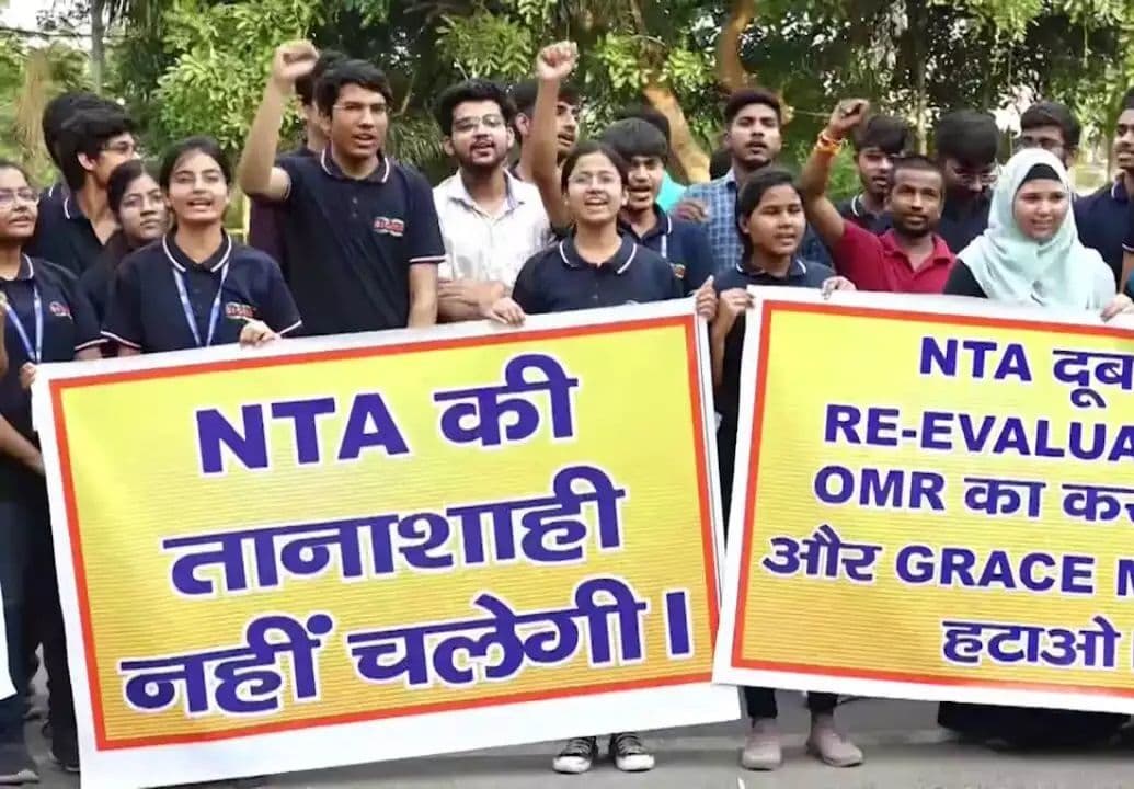 NEET पेपर लीकः सुप्रीम कोर्ट ने एनटीए से पूछा- जब इतनी कड़ी निगरानी तो गड़बड़ कैसे?