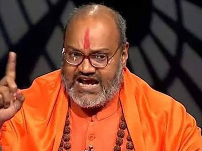 यति नरसिंहानंद की बुलंदशहर कथा में महिलाओं पर गंदी टिप्पणियां