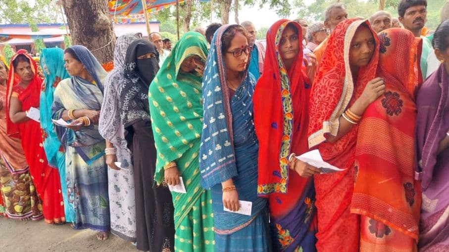 Live बिहार में 121 सीटों के लिए पहले चरण का मतदान शुरू