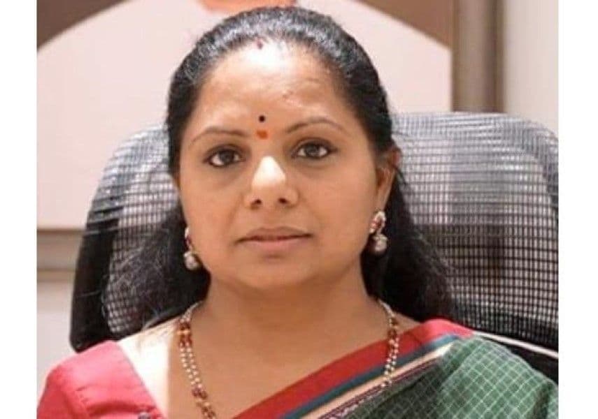 तेलंगाना में पिता-पुत्री की जंगः कविता ने केसीआर से बग़ावत कर नई पार्टी TRS बनाई