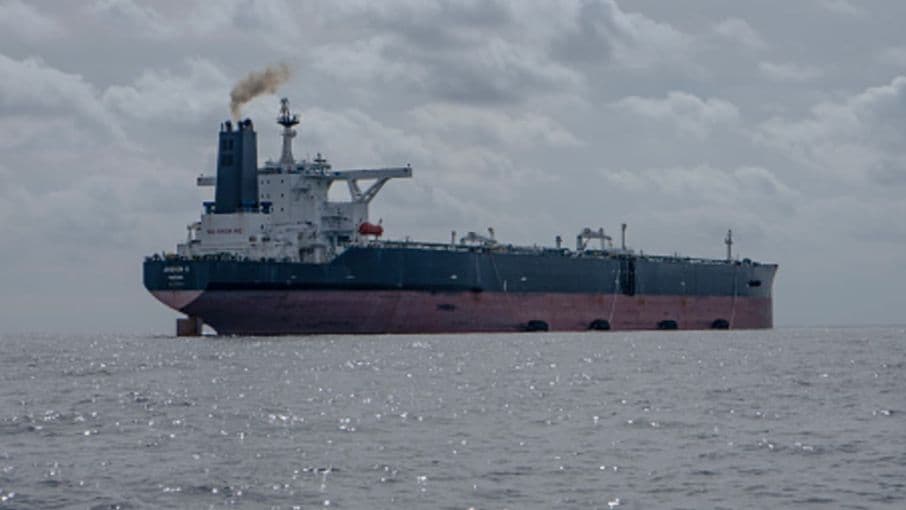 श्रीलंका के पास ईरानी जहाज़ पर 'पनडुब्बी' से हमला, 100 से ज़्यादा लोग लापता