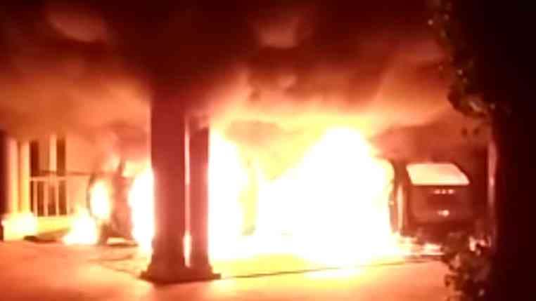 दिल्ली के लाल क़िले के पास कार में धमाका, इलाक़े में हड़कंप