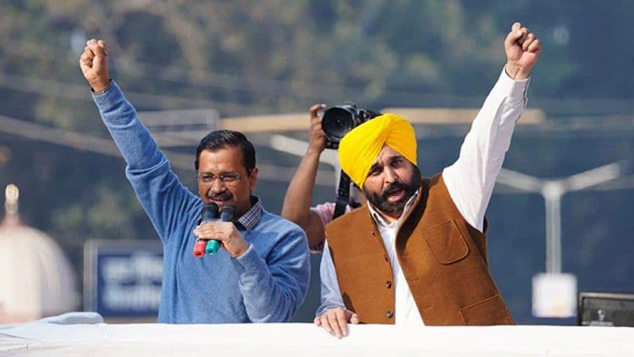 पंजाब में बाढ़ आपदा ने आप की अंदरूनी क़लह को सामने ला दिया?