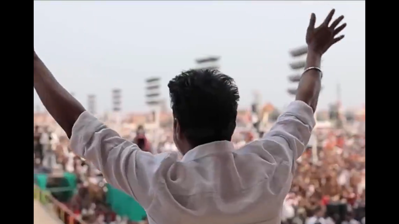 Live तमिलनाडुः गवर्नर बहुमत साबित करने वाली पार्टी को बुलाएंगे, राज्य में उठापटक तेज़
