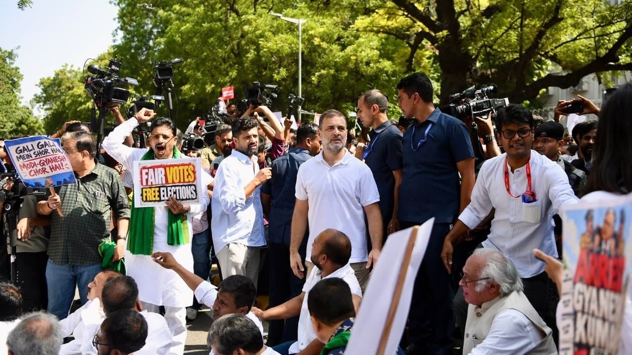 Live 'ज्ञानेश कुमार इस्तीफा दो'- विपक्ष का चुनाव आयोग मार्च, धरने पर राहुल-प्रियंका