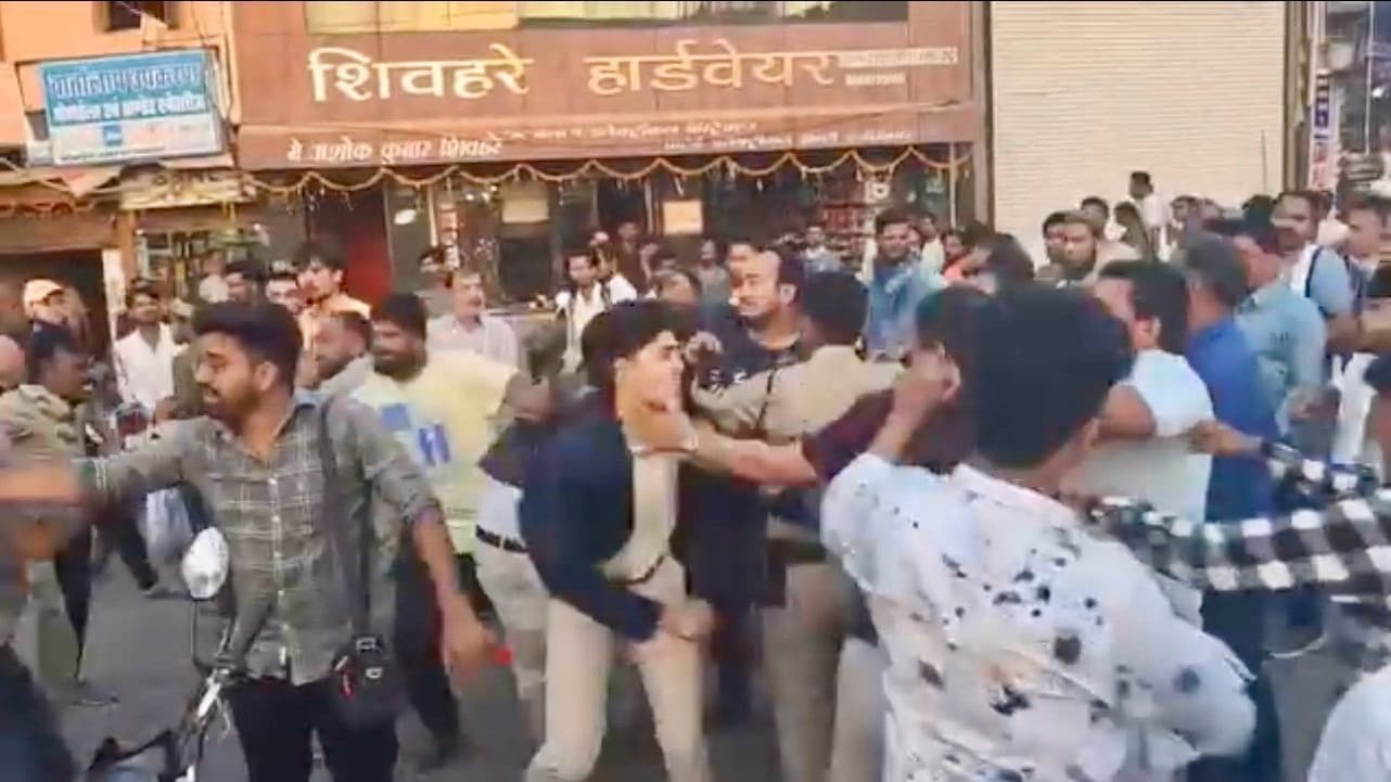 मध्य प्रदेशः भाजपा प्रदेशाध्यक्ष के ‘घर’ RSS नेताओं की धुनाई, पथराव-आगजनी