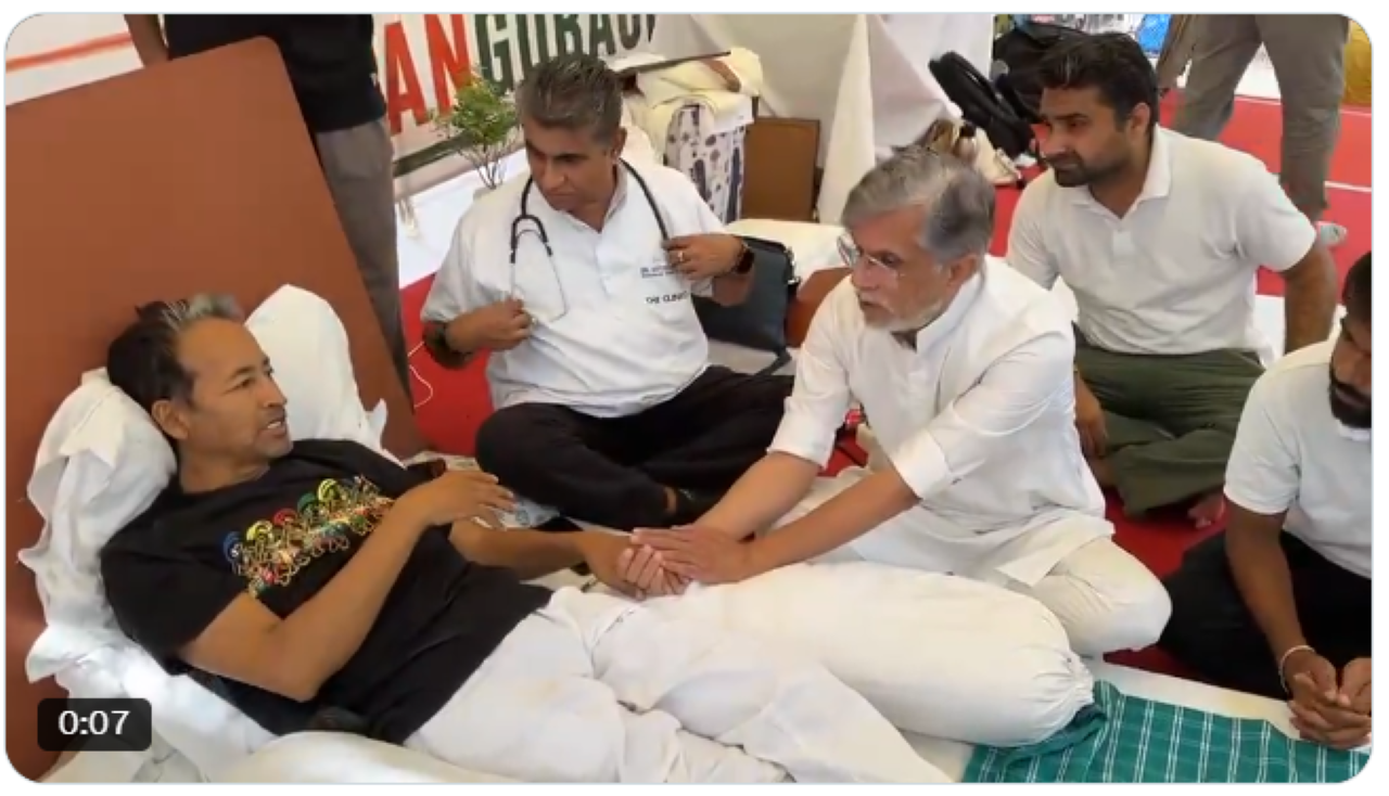 सोनम वांगचुक की हालत गंभीर, कांग्रेस के पवन खेड़ा मिलने पहुंचे, कहानी में आमिर खान की एंट्री