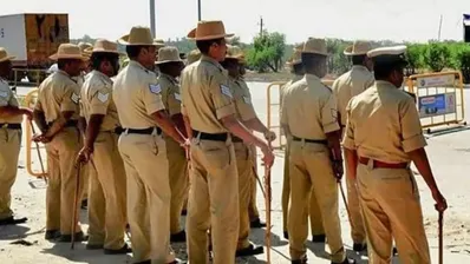 प्रतीकात्मक तस्वीर असम: रहीमा बेगम को 'बांग्लादेश में धकेला', ग़लती पता चली तो वापस लाया