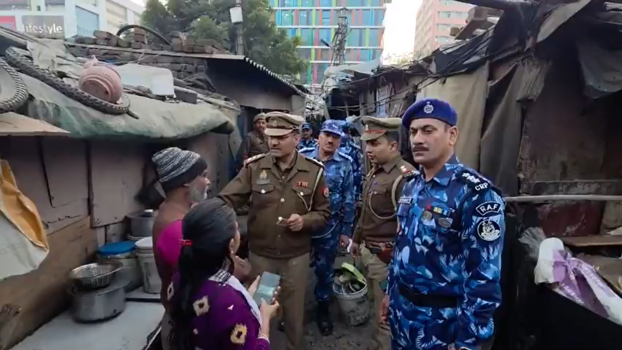 गाजियाबाद पुलिस अब डिवाइस से नागरिकता जांच रही है, उठे सवाल गाजियाबाद पुलिस अब डिवाइस से नागरिकता जांच रही है, उठे सवाल