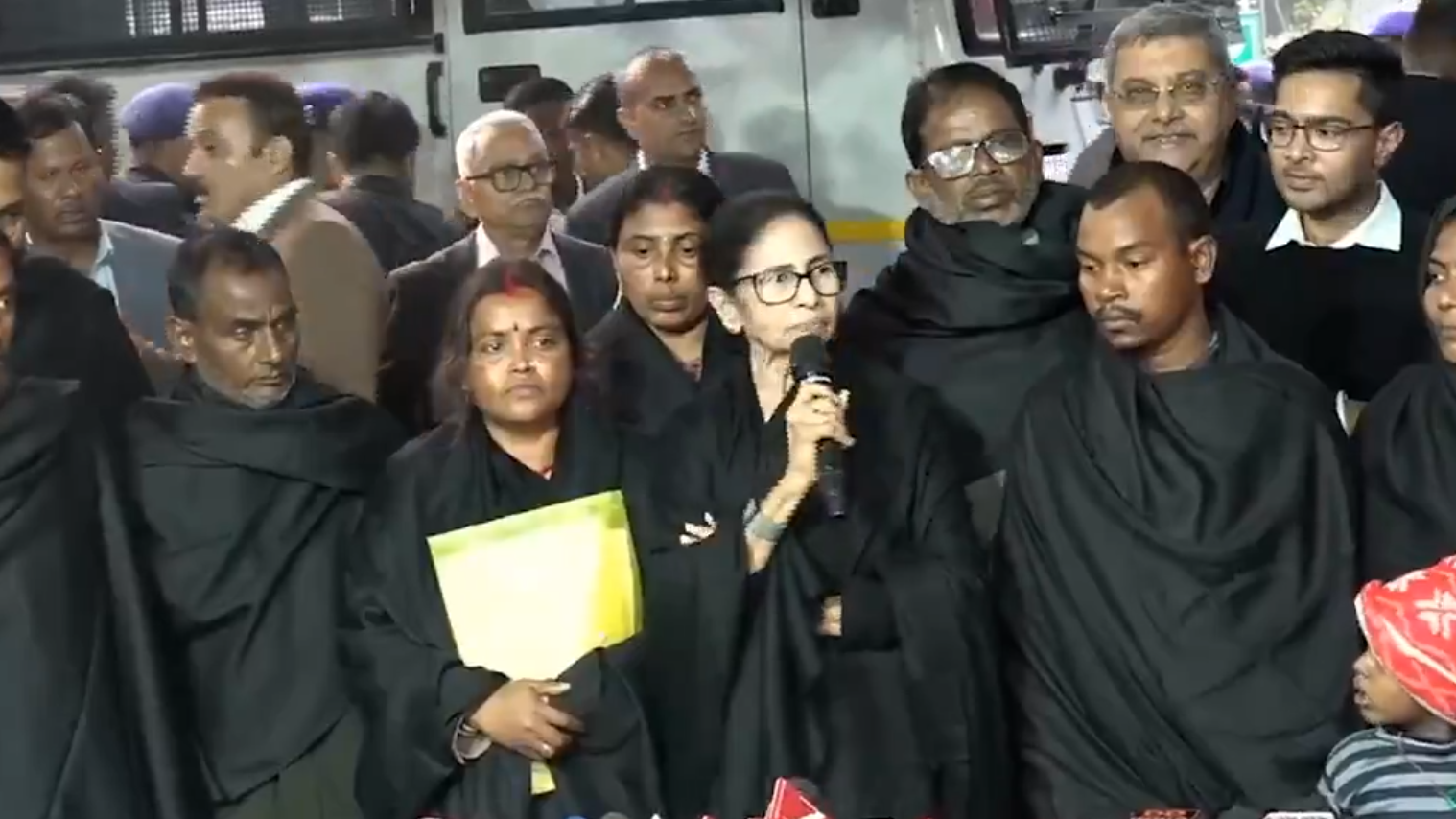 SIR: सीईसी झूठे, बिना सुनवाई 58 लाख नाम हटाए, बीजेपी के एजेंट- ममता SIR: सीईसी झूठे, बिना सुनवाई 58 लाख नाम हटाए, बीजेपी के एजेंट- ममता