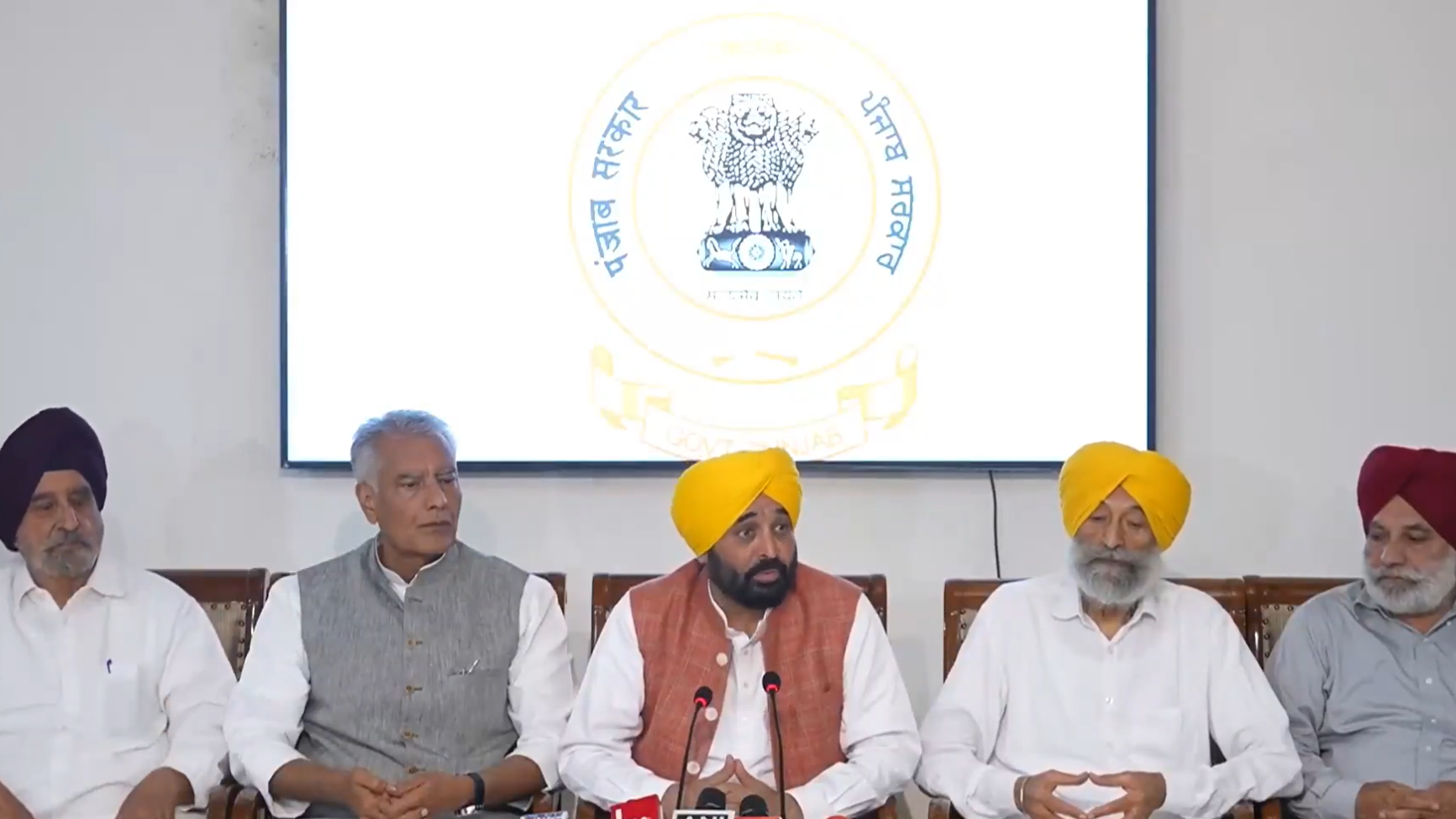 ‘हरियाणा को और पानी नहीं देंगे’- पंजाब में सर्वदलीय बैठक का फ़ैसला  ‘हरियाणा को और पानी नहीं देंगे’- पंजाब में सर्वदलीय बैठक का फ़ैसला 