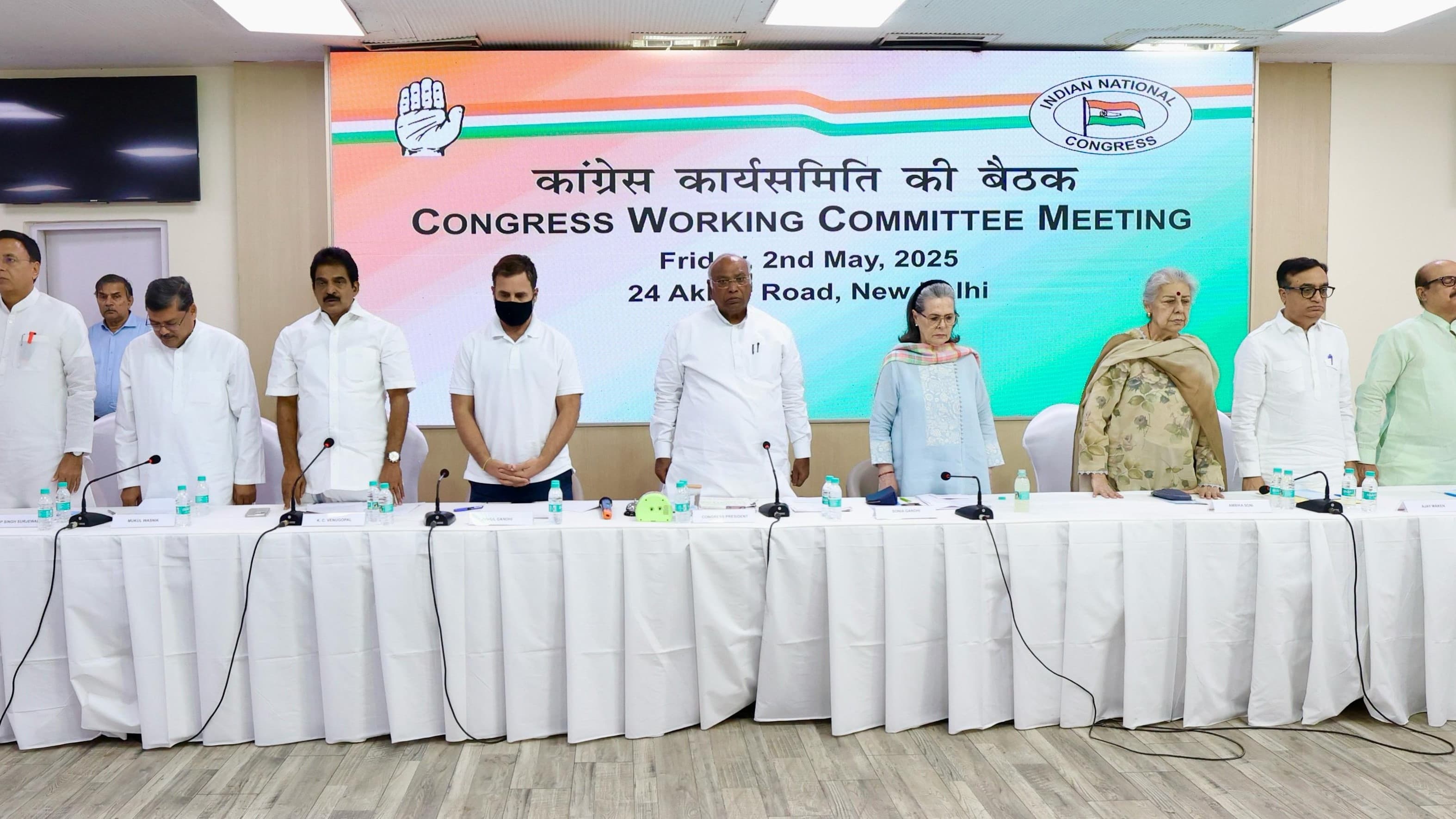 पहलगाम हमले के बाद हालात से निपटने के लिए सरकार की रणनीति साफ़ नहीं: खड़गे पहलगाम हमले के बाद हालात से निपटने के लिए सरकार की रणनीति साफ़ नहीं: खड़गे