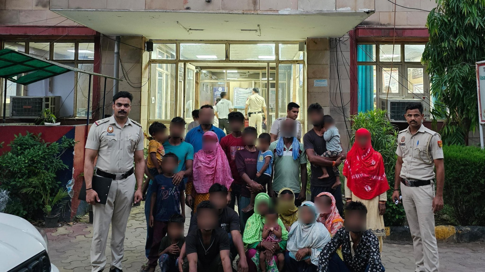 ऑपरेशन सिंदूर के बाद से 2,000 अवैध प्रवासियों को बांग्लादेश वापस भेजा ऑपरेशन सिंदूर के बाद से 2,000 अवैध प्रवासियों को बांग्लादेश वापस भेजा