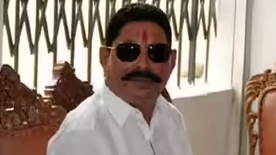 बिहार चुनाव से पहले मोकामा हत्याकांड में जेडीयू उम्मीदवार अनंत सिंह गिरफ्तार बिहार चुनाव से पहले मोकामा हत्याकांड में जेडीयू उम्मीदवार अनंत सिंह गिरफ्तार