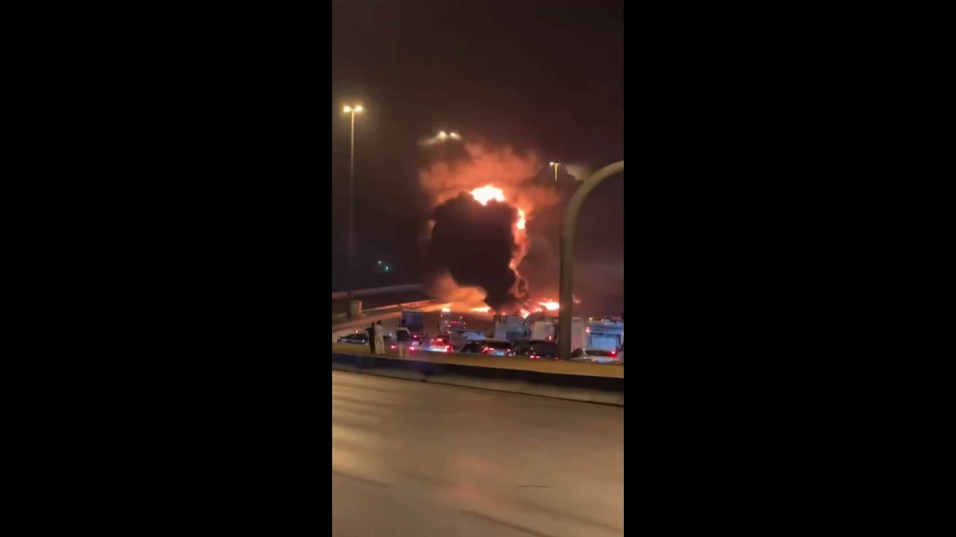 Live सऊदी अरब में यूएस एम्बैसी पर ड्रोन हमला, ट्रंप ने कहा- जल्द बदला लेंगे Live सऊदी अरब में यूएस एम्बैसी पर ड्रोन हमला, ट्रंप ने कहा- जल्द बदला लेंगे