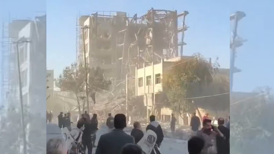 Live: ईरान के नए सुप्रीम लीडर चुनने के लिए मौलवियों के जुटने वाली बिल्डिंग पर हमला Live: ईरान के नए सुप्रीम लीडर चुनने के लिए मौलवियों के जुटने वाली बिल्डिंग पर हमला