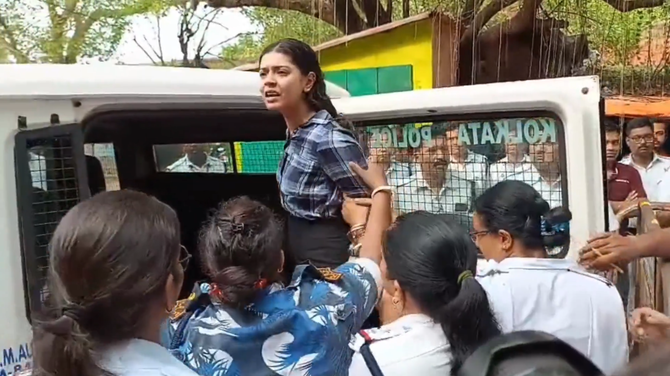 शर्मिष्ठा पनौली कोर्ट ने अभिव्यक्ति की आजादी पर फिर टिप्पणी की, शर्मिष्ठा पनौली को ज़मानत नहीं