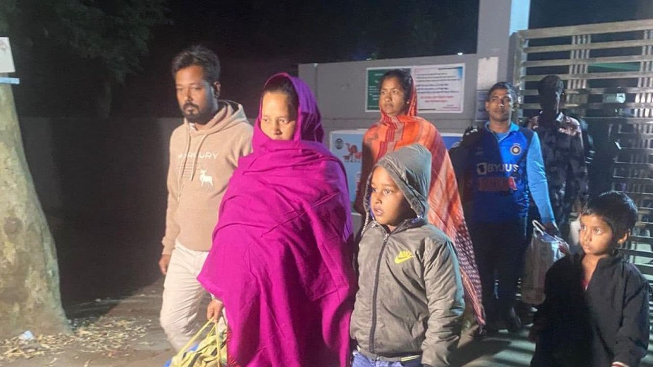 प्रेग्नेंट सोनाली खातून को सरकार बांग्लादेश से वापस लाएगी, सुप्रीम कोर्ट ने दिया आदेश प्रेग्नेंट सोनाली खातून को सरकार बांग्लादेश से वापस लाएगी, सुप्रीम कोर्ट ने दिया आदेश