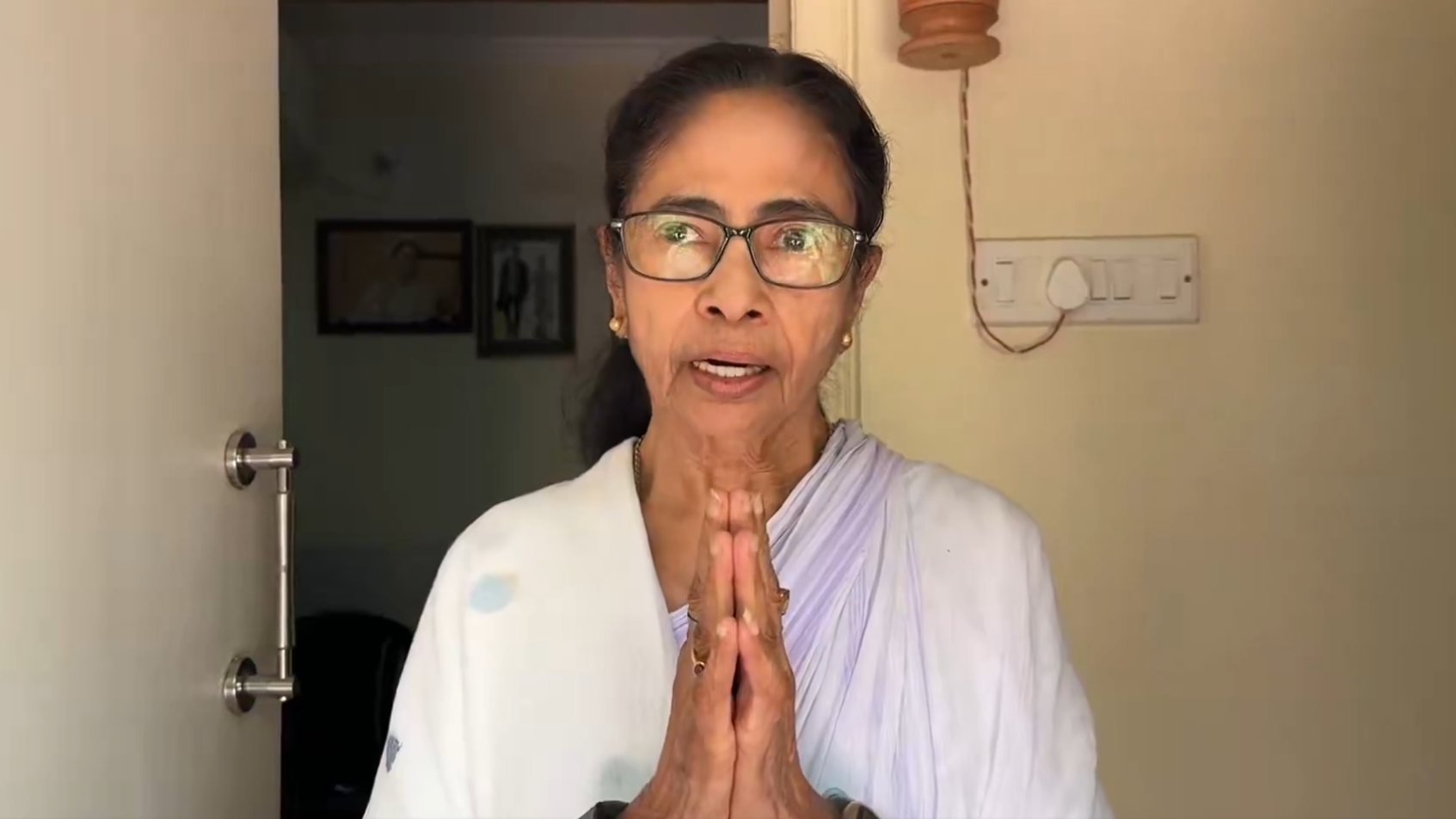 ममता भवानीपुर से हारीं, आरोप लगाया- 'BJP ने 100+ सीटें लूटीं, TMC वापसी करेगी' ममता भवानीपुर से हारीं, आरोप लगाया- 'BJP ने 100+ सीटें लूटीं, TMC वापसी करेगी'
