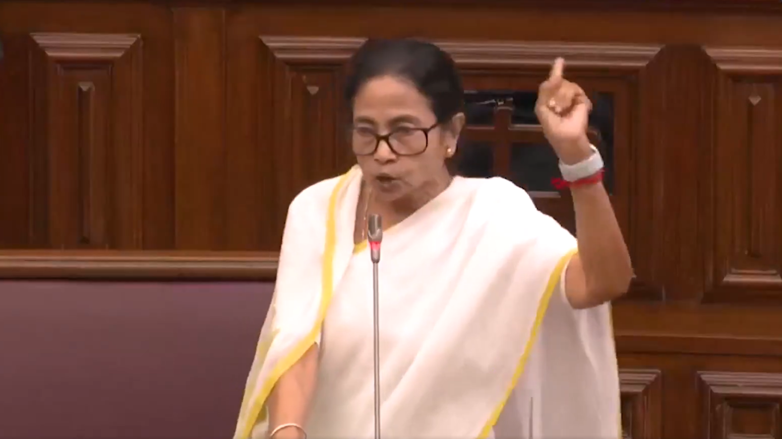 पश्चिम बंगाल विधानसभा में ममता बनर्जी के भाषण के बीच हंगामा mamta banerjee bengal assembly