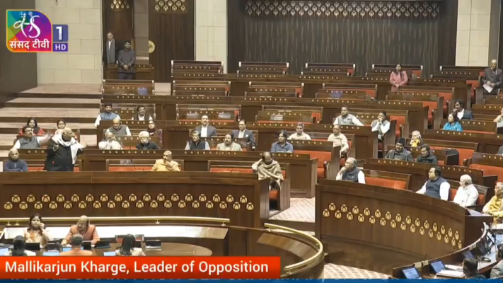 नरवणे की किताब पर राज्यसभा में भी हंगामा, खड़गे को बोलने नहीं दिया तो वॉकआउट नरवणे की किताब पर राज्यसभा में भी हंगामा, खड़गे को बोलने नहीं दिया तो वॉकआउट