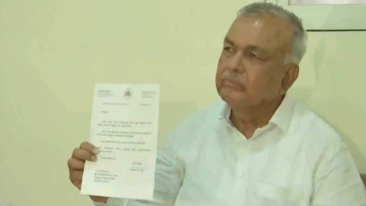 कर्नाटकः मनचाहा मंत्रालय नहीं मिला तो मंत्री ने इस्तीफा दिया, कहा- डीके ने किया था वादा कर्नाटकः मनचाहा मंत्रालय नहीं मिला तो मंत्री ने इस्तीफा दिया, कहा- डीके ने किया था वादा