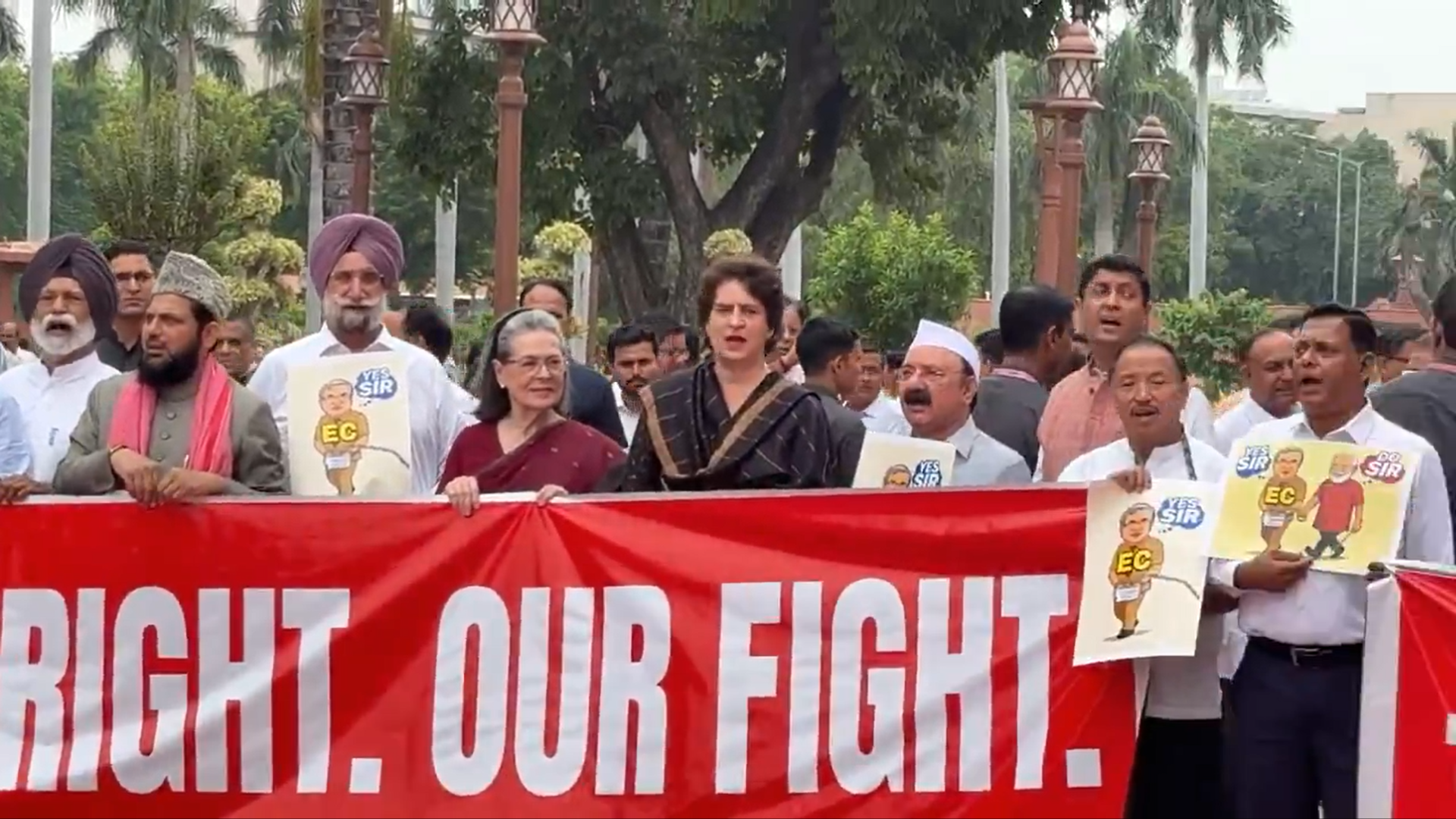 संसद में बिहार SIR पर हंगामा, बाहर प्रदर्शन, NDA बैठक में मोदी ने विपक्ष पर हमला बोला संसद में बिहार SIR पर हंगामा, बाहर प्रदर्शन, NDA बैठक में मोदी ने विपक्ष पर हमला बोला