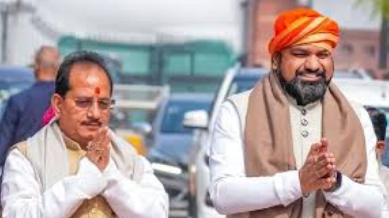 बिहार में बुलडोजर राज भाजपा में वर्चस्व की लड़ाई तो नहीं? बिहार में बुलडोजर राज भाजपा में वर्चस्व की लड़ाई तो नहीं?