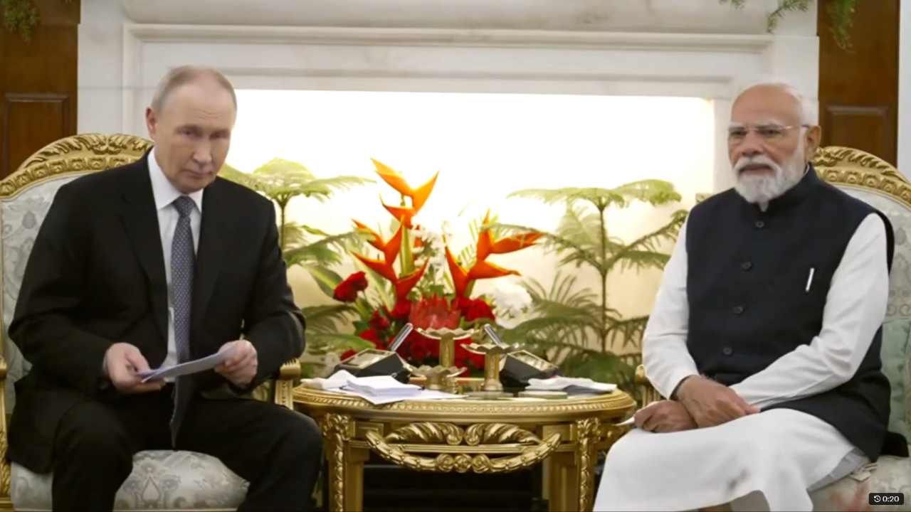 पुतिन-मोदी शिखर सम्मेलनः कई समझौते, ईंधन की निरंतर सप्लाई का भरोसा पुतिन-मोदी शिखर सम्मेलनः कई समझौते, ईंधन की निरंतर सप्लाई का भरोसा