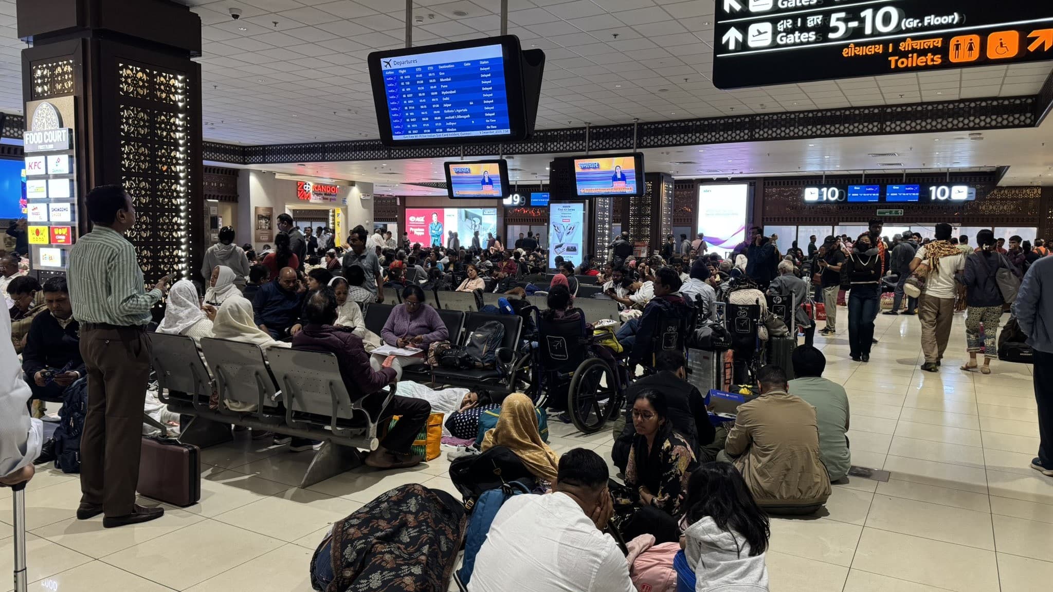 इंडिगो अराजकता: केंद्र ने हाईलेवल जांच के आदेश दिए, तीन दिन लगेंगे हालात संभलने में इंडिगो अराजकता: केंद्र ने हाईलेवल जांच के आदेश दिए, तीन दिन लगेंगे हालात संभलने में