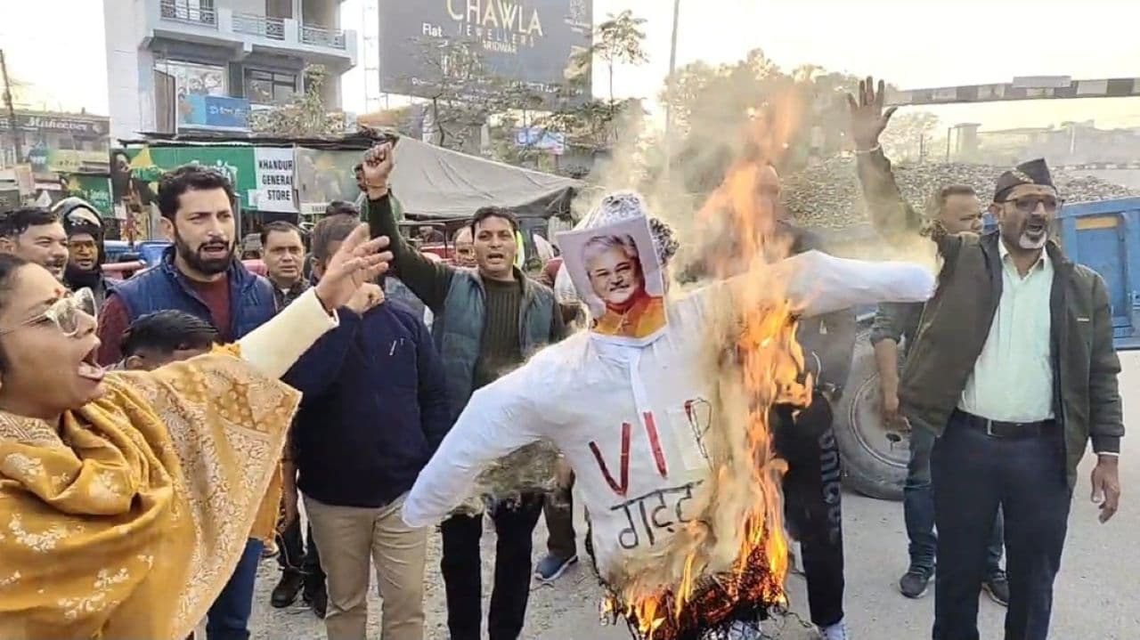 अंकिता भंडारीः बीजेपी नेता दुष्यंत गौतम के केस करने से क्या उत्तराखंड खामोश होगा अंकिता भंडारीः बीजेपी नेता दुष्यंत गौतम के केस करने से क्या उत्तराखंड खामोश होगा