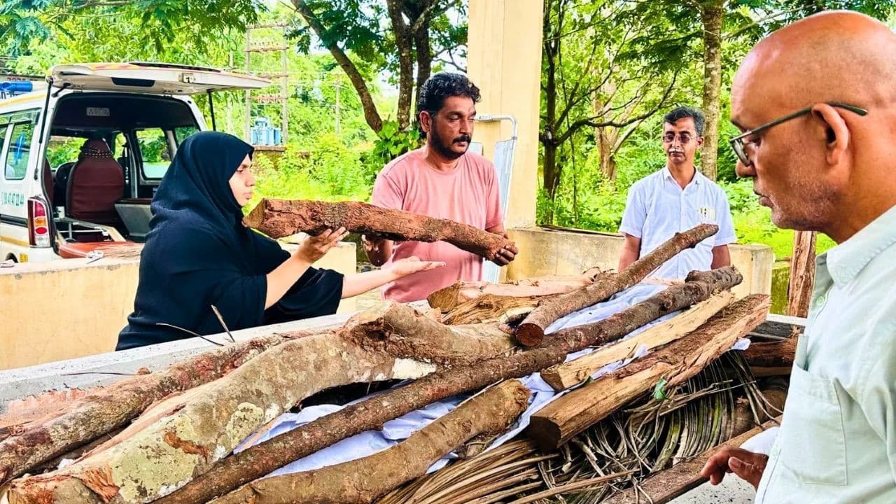मुस्लिम महिला ने संघ कार्यकर्ता का किया अंतिम संस्कार, RSS को इस सद्भाव से चिढ़ क्यों मुस्लिम महिला ने संघ कार्यकर्ता का किया अंतिम संस्कार, RSS को इस सद्भाव से चिढ़ क्यों