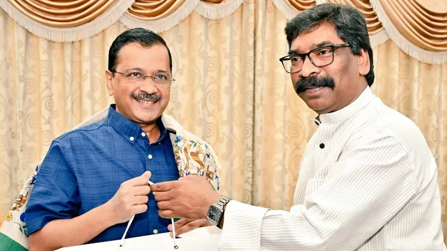 केजरीवाल, सोरेन को गिरफ़्तार करने वाले ईडी अफसर रिलायंस इंडस्ट्रीज से जुड़े: रिपोर्ट केजरीवाल, सोरेन को गिरफ़्तार करने वाले ईडी अफसर रिलायंस इंडस्ट्रीज से जुड़े: रिपोर्ट