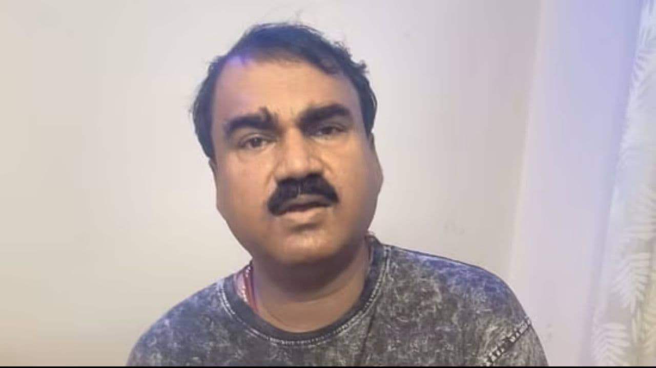 मुंबई को आतंकी हमलों की धमकी से दहलाने वाले ज्योतिषी अश्विन कुमार को पुलिस ने गिरफ्तार कर लिया। ज्योतिषी