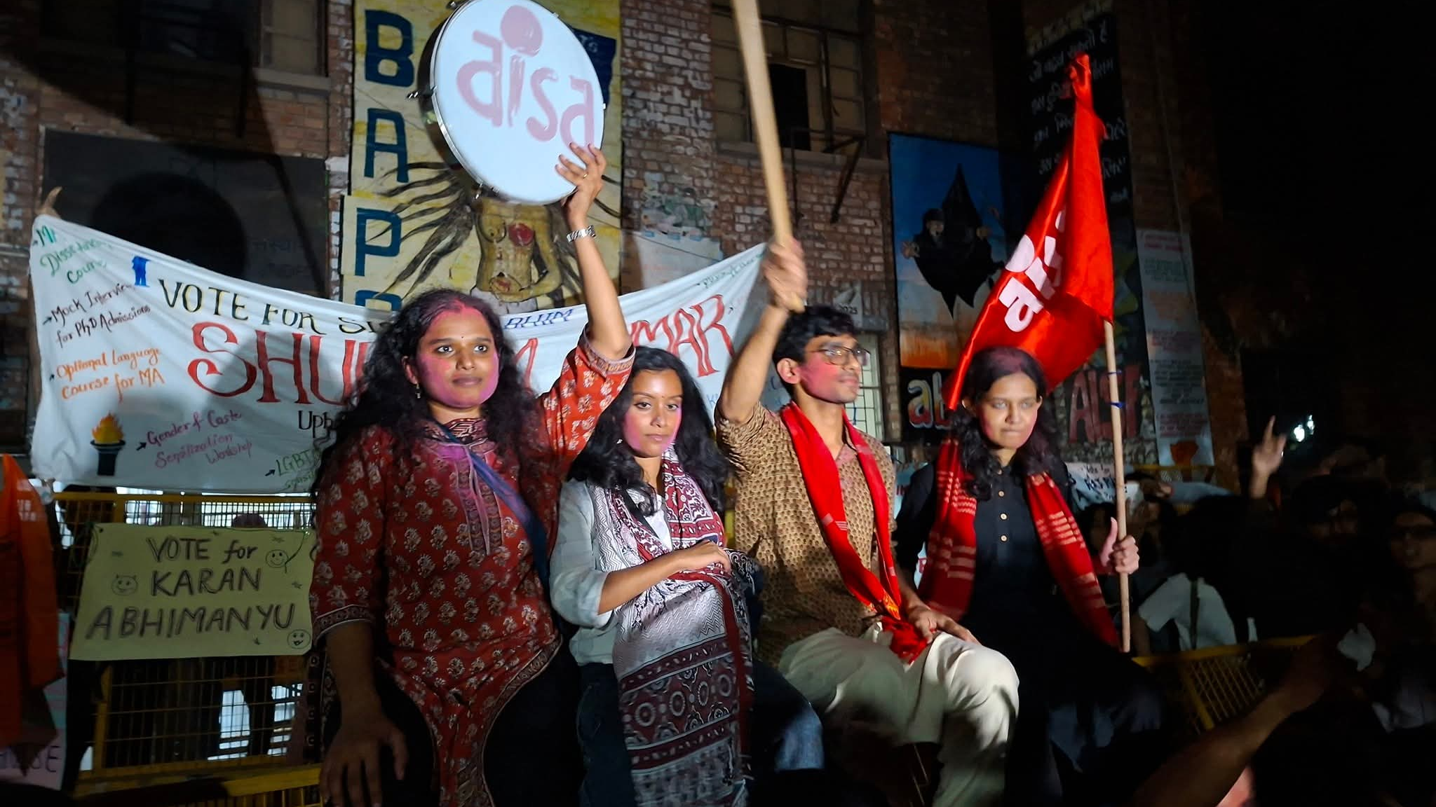 जेएनयू छात्र संघ चुनाव: लेफ्ट ने सभी प्रमुख पद जीते, एबीवीपी को करारी शिकस्त जेएनयू छात्र संघ चुनाव: लेफ्ट ने सभी प्रमुख पद जीते, एबीवीपी को करारी शिकस्त