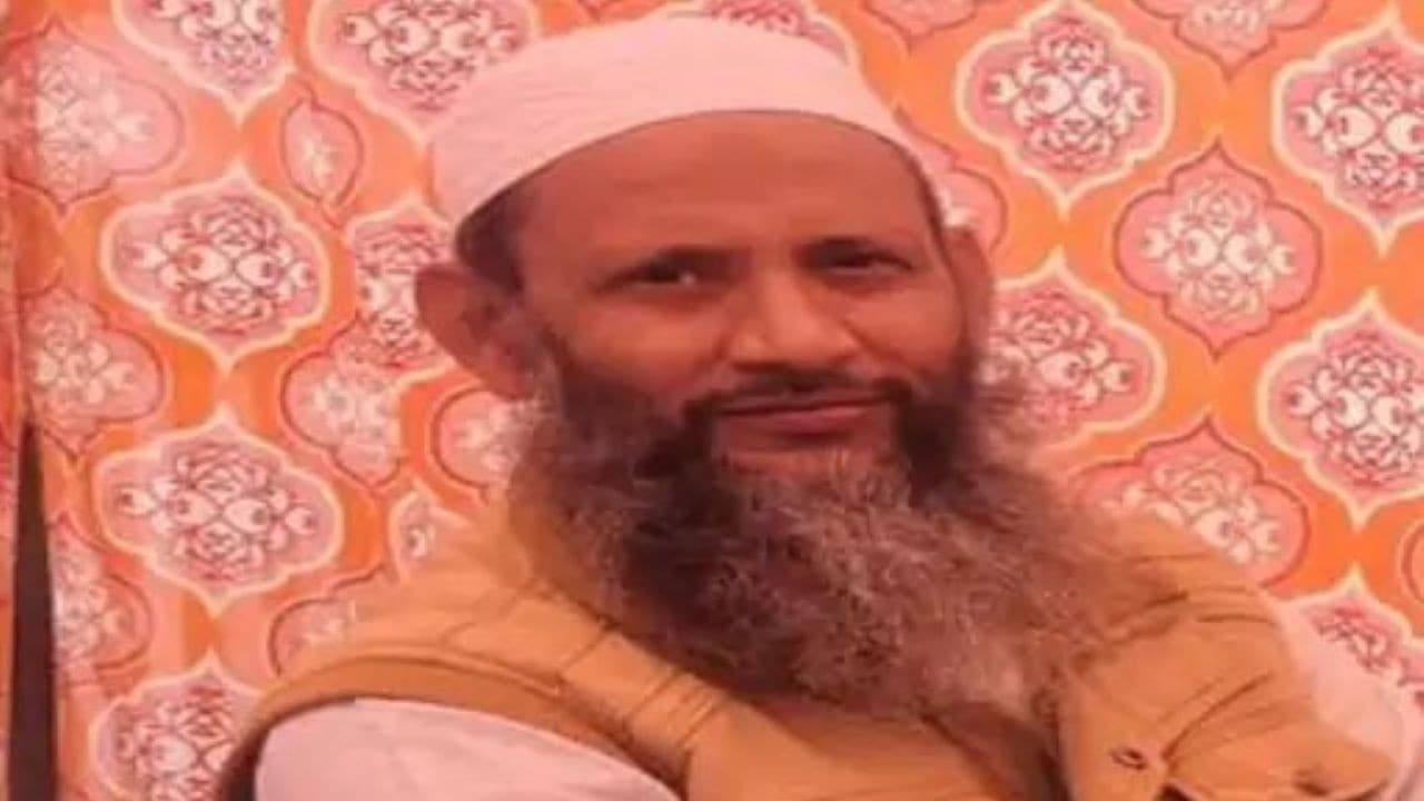 मथुराः टीचर जान मोहम्मद बहाल, गांव वालों ने बजरंग दल की साजिश नाकाम कर दी मथुराः टीचर जान मोहम्मद बहाल, गांव वालों ने बजरंग दल की साजिश नाकाम कर दी