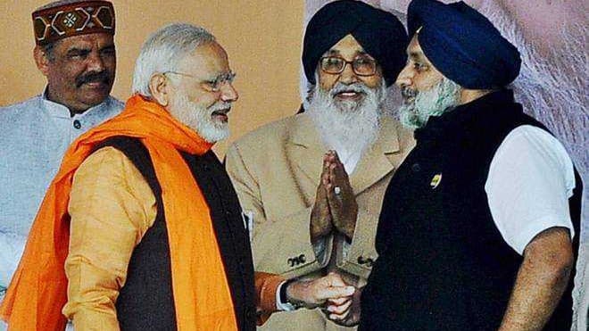 सुखबीर बादल और पीएम मोदी मिले, पंजाब चुनाव से पहले बीजेपी-अकाली दल गठबंधन की अटकलें तेज सुखबीर बादल और पीएम मोदी मिले, पंजाब चुनाव से पहले बीजेपी-अकाली दल गठबंधन की अटकलें तेज