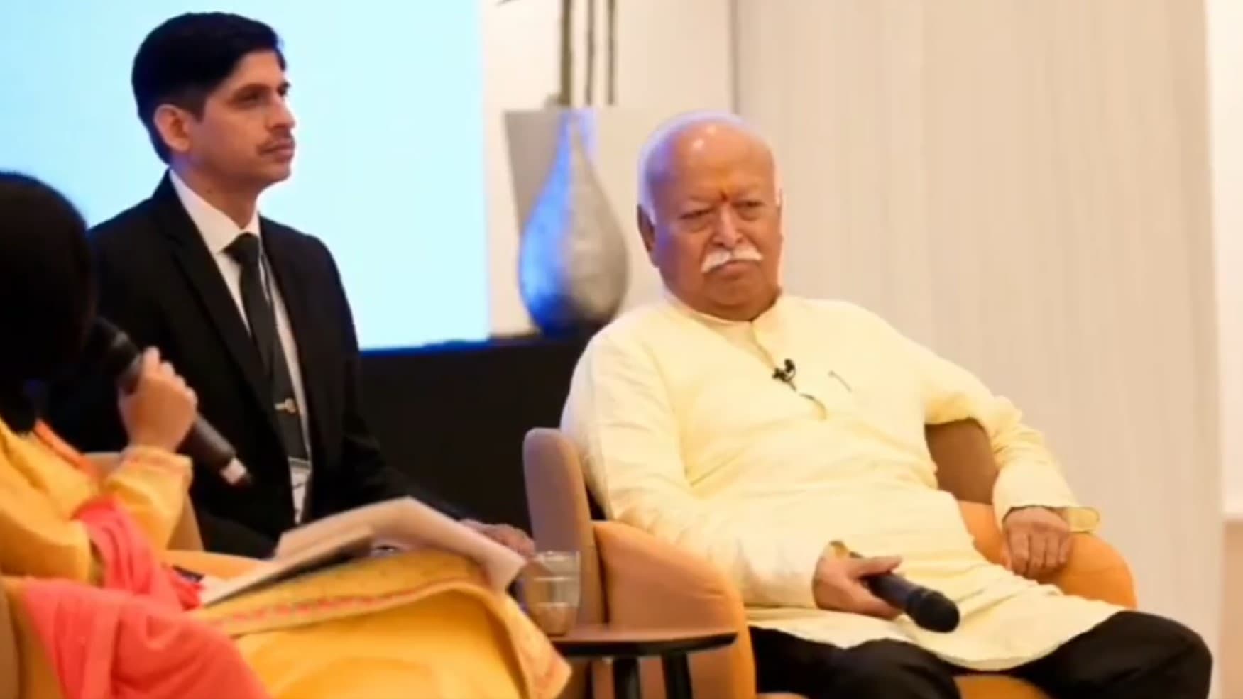 भागवत लंदन में बोले- 'हिंदू राष्ट्र का आधार धर्म नहीं, विविधता; यूनिटी के लिए एकरूपता जरूरी नहीं' भागवत लंदन में बोले- 'हिंदू राष्ट्र का आधार धर्म नहीं, विविधता; यूनिटी के लिए एकरूपता जरूरी नहीं'