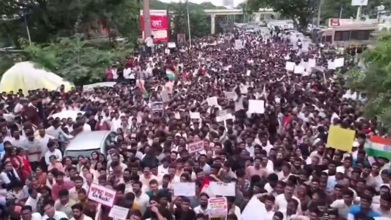 पुणे MPSC प्रोटेस्ट: छात्र असामाजिक नहीं, सरकार उनका भरोसा बहाल करे: बॉम्बे HC पुणे MPSC प्रोटेस्ट: छात्र असामाजिक नहीं, सरकार उनका भरोसा बहाल करे: बॉम्बे HC