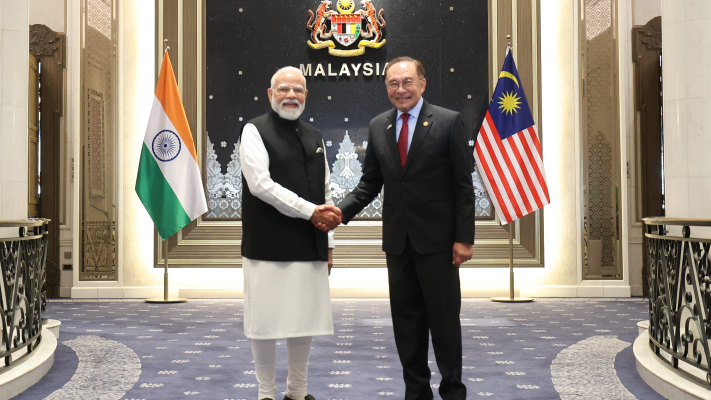 आतंकवाद के ख़िलाफ़ मलेशिया-भारत साथ, मोदी बोले- दोहरा मापदंड नहीं चलेगा आतंकवाद के ख़िलाफ़ मलेशिया-भारत साथ, मोदी बोले- दोहरा मापदंड नहीं चलेगा