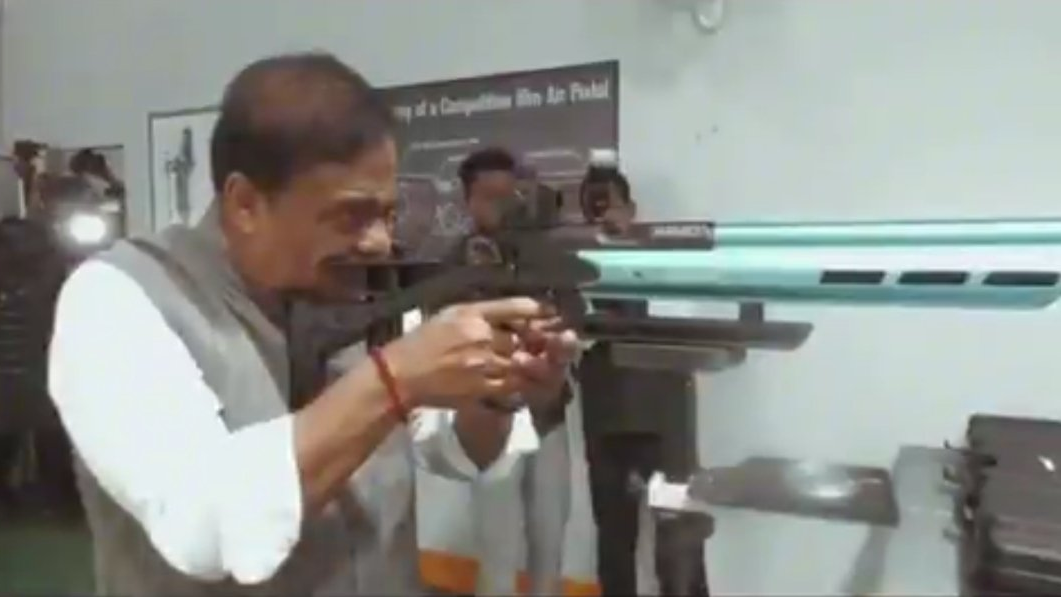 AI वीडियो में हिमंता दिखे स्कलकैप वाले लोगों को शूट करते, 'हेट स्पीच' की सारे हदें पार! AI वीडियो में हिमंता दिखे स्कलकैप वाले लोगों को शूट करते, 'हेट स्पीच' की सारे हदें पार!