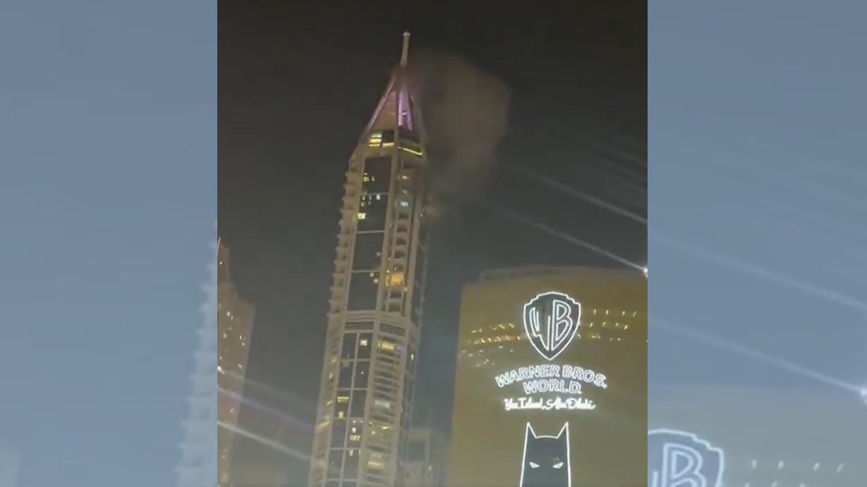 दुबई मरीना में टावर से उठता दिखा धुआं, खाड़ी देशों में ईरान के हमले जारी दुबई मरीना में टावर से उठता दिखा धुआं, खाड़ी देशों में ईरान के हमले जारी