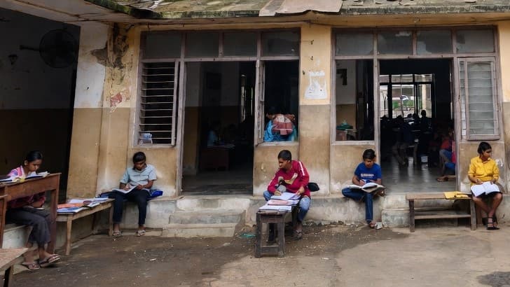 बॉम्बे HC की महाराष्ट्र को फटकार: 'लाडकी बहिन' के लिए पैसा है तो बाल गृहों के लिए क्यों नहीं? बॉम्बे HC की महाराष्ट्र को फटकार: 'लाडकी बहिन' के लिए पैसा है तो बाल गृहों के लिए क्यों नहीं? 