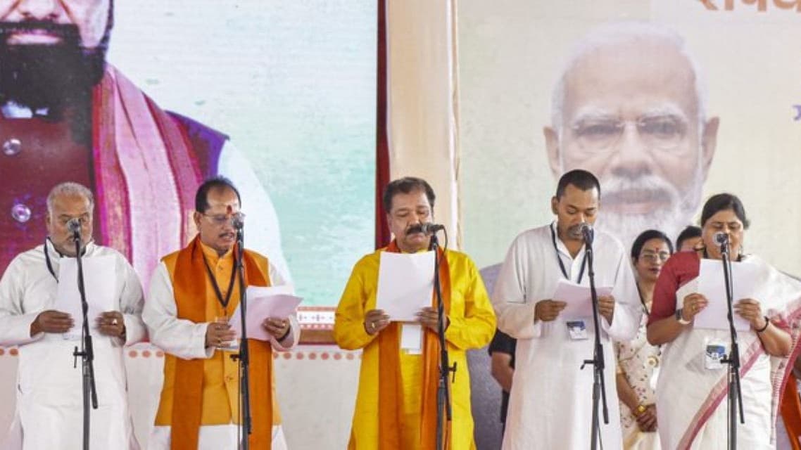 बिहार: तीन पूर्व मुख्यमंत्रियों के बेटे मंत्री, सम्राट कैबिनेट ‘परिवारवाद का दफ्तर’ बिहार: तीन पूर्व मुख्यमंत्रियों के बेटे मंत्री, सम्राट कैबिनेट ‘परिवारवाद का दफ्तर’