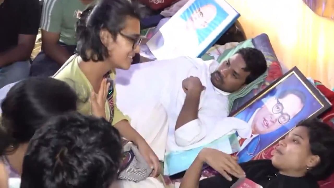 झारखंड में छात्र नेताओं और सरकार की बातचीत बेनतीजा, आंदोलन जारी झारखंड में छात्र नेताओं और सरकार की बातचीत बेनतीजा, आंदोलन जारी