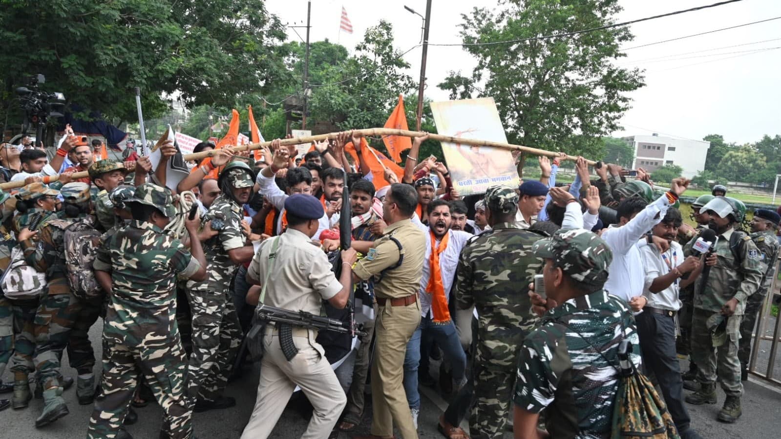 जंतर मंतर से गायब एबीवीपी रांची में छात्रों के लिए क्यों प्रोटेस्ट कर रही है जंतर मंतर से गायब एबीवीपी रांची में छात्रों के लिए क्यों प्रोटेस्ट कर रही है