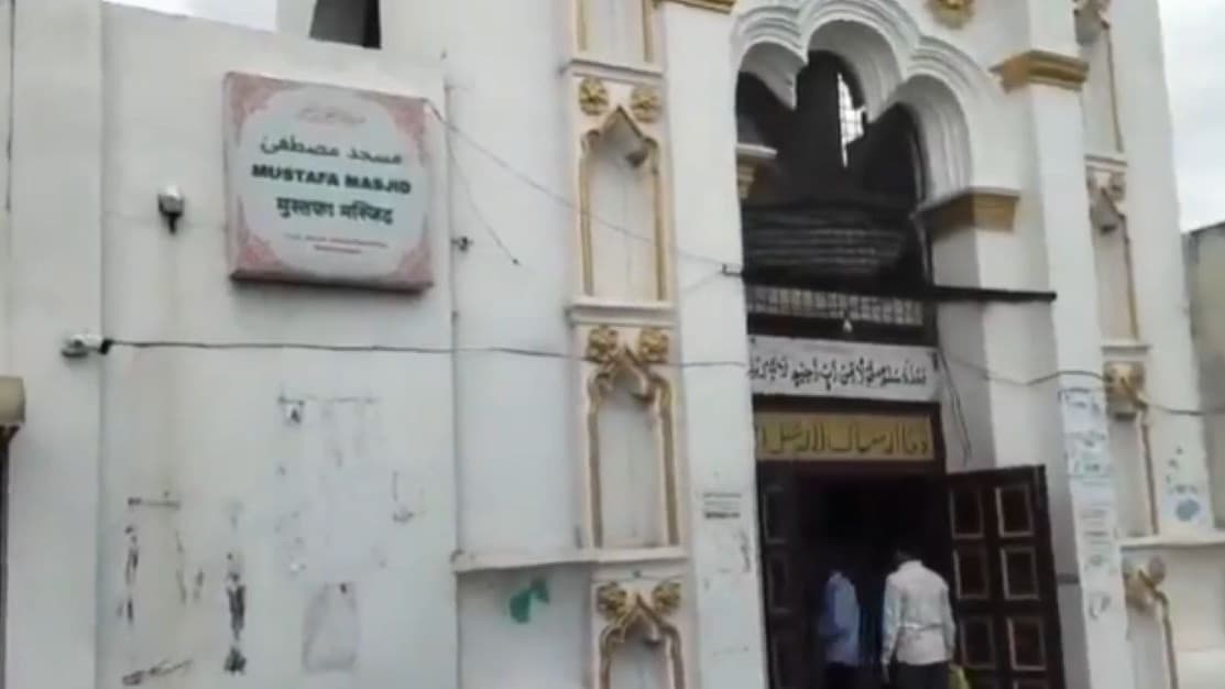 माहौल गरम: अब मुरादाबाद की ऐतिहासिक मुस्तफा मस्जिद को नोटिस, संभल में भी मस्जिद का सर्वे माहौल गरम: अब मुरादाबाद की ऐतिहासिक मुस्तफा मस्जिद को नोटिस, संभल में भी मस्जिद का सर्वे